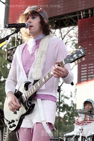 OF MONTREAL - 2011-09-10 - PARIS - Parc de Bagatelle - 